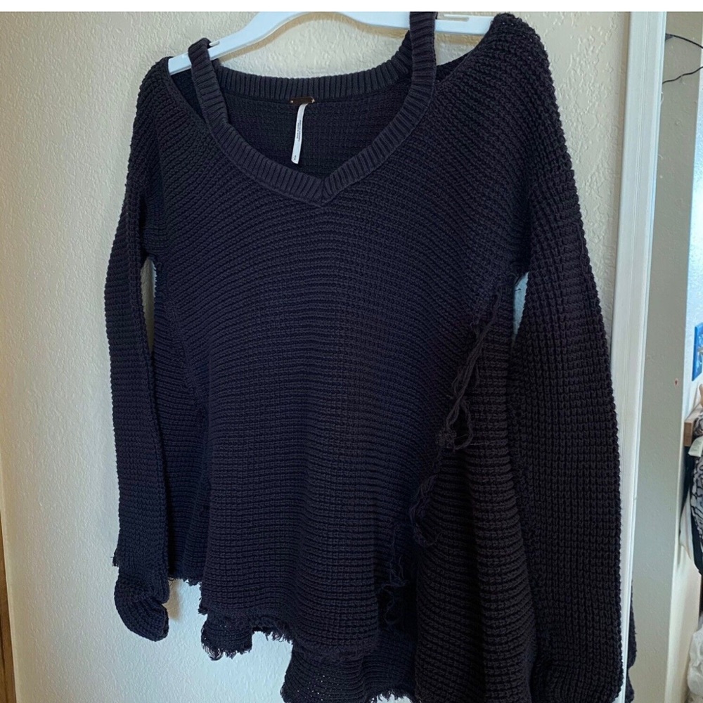 Free People Black Knit Chunky Shoulder Cutout  Long Sleeve shirt SMALL